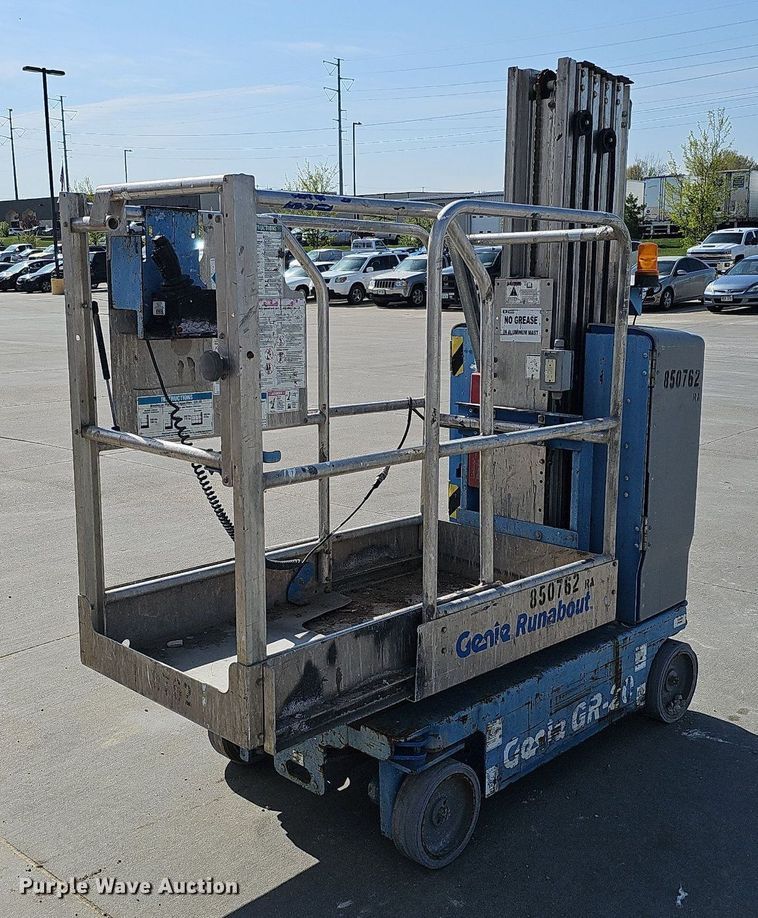 2011 Genie GR-20  vertical lift - LE9382