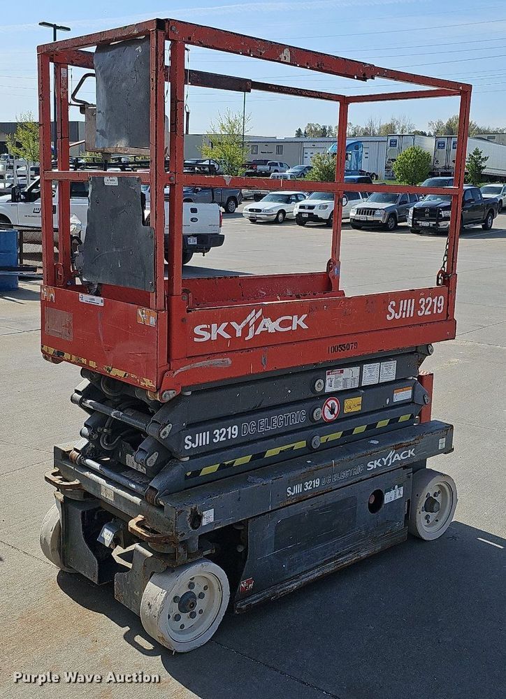 2012 Skyjack SJIII 3219  scissor lift - LE9383