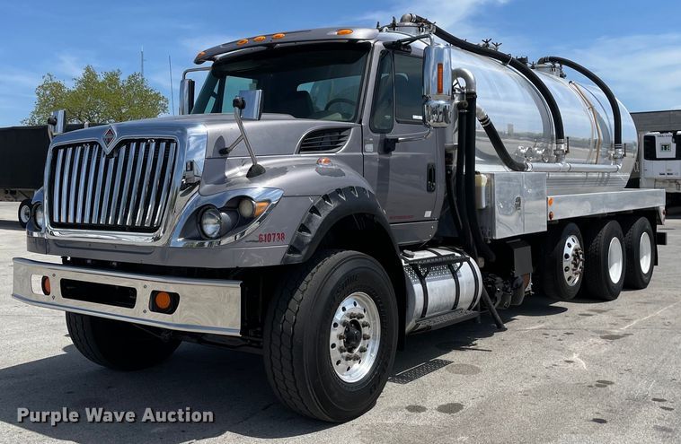 2016 International 7600  vacuum truck - LJ9653