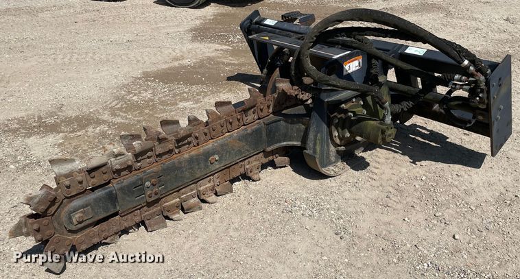 2004 Caterpillar T9B  skid steer trencher - LJ9667