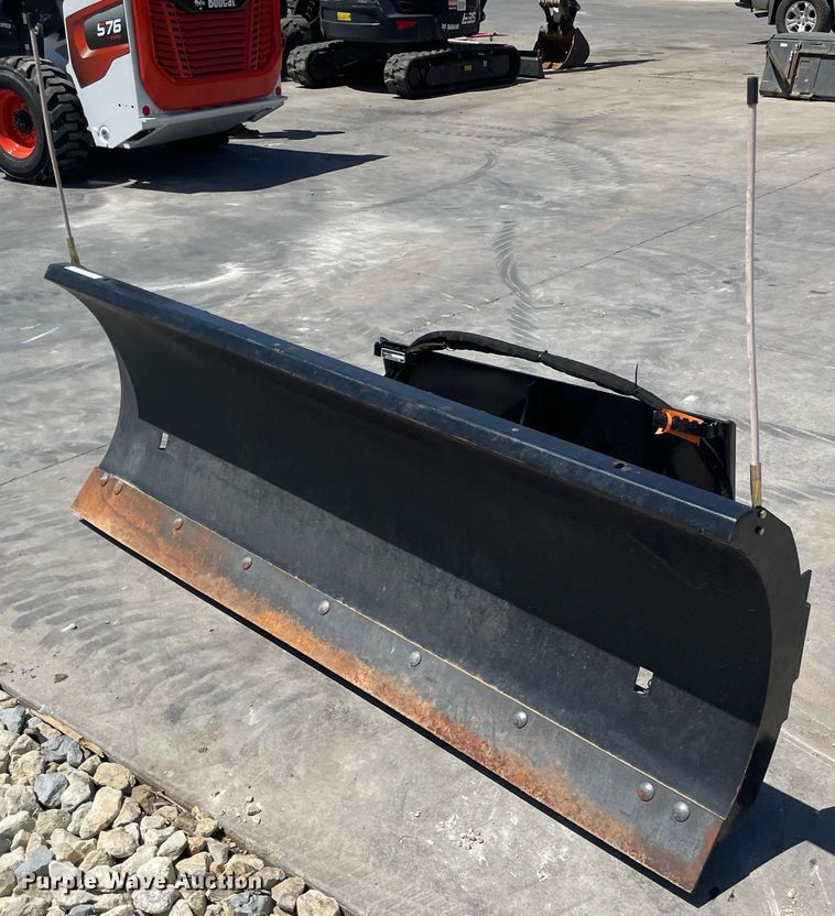 Quick Attach  skid steer snow pusher - LY9575