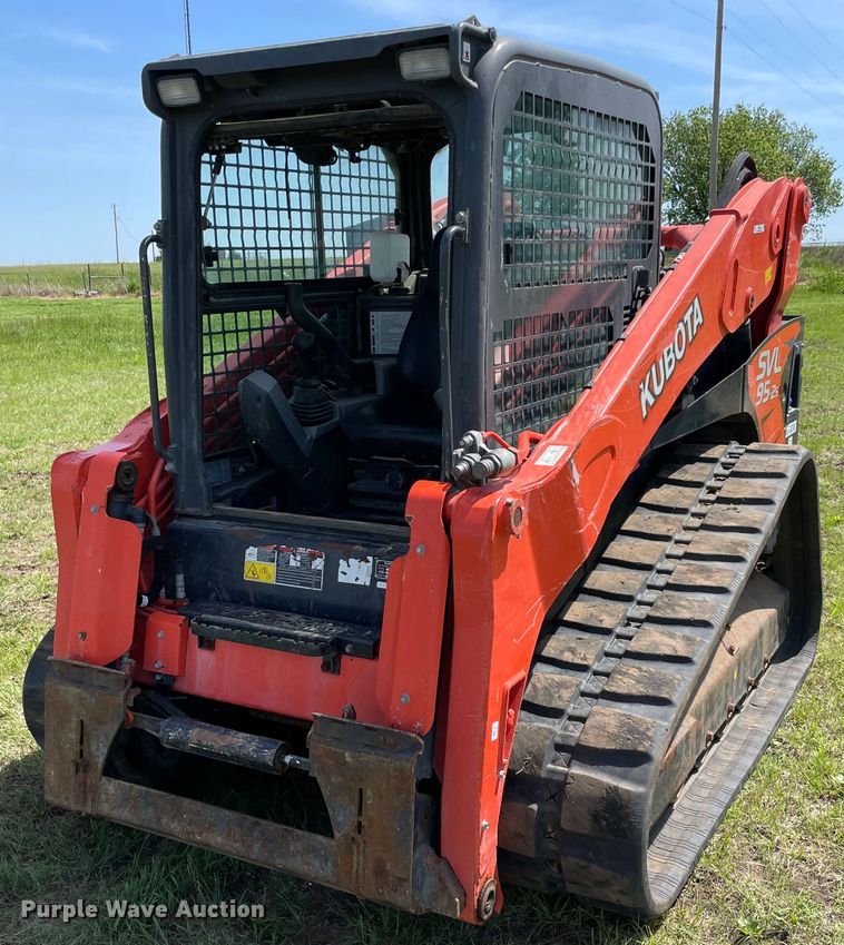 2019 Kubota SVL95-2S  tracked skid steer loader - MM9504