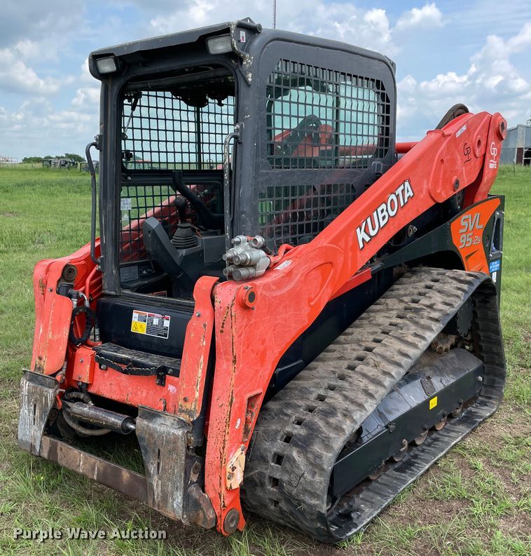 Kubota SVL95-2S  tracked skid steer loader - MR9064