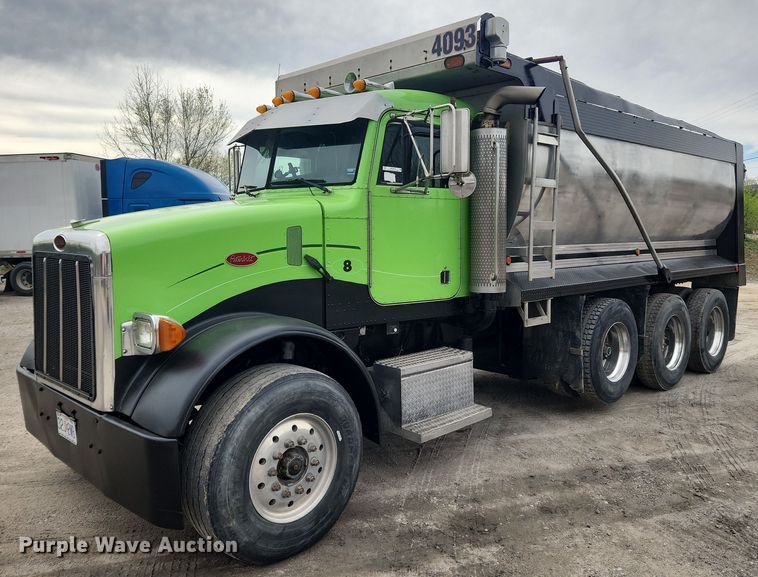2004 Peterbilt 357  dump truck - MW9646