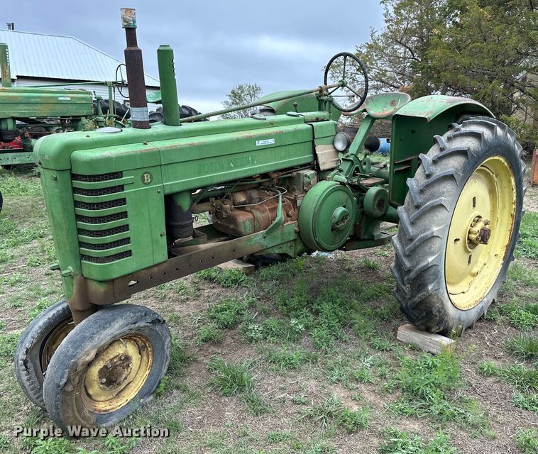 1946 John Deere B  tractor - KL9118
