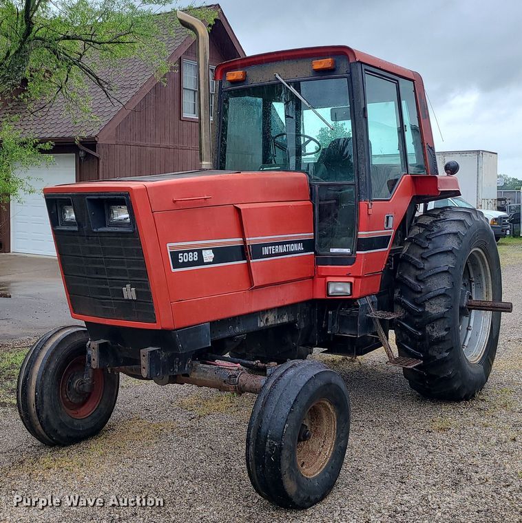 1983 International 5088  tractor - LE9043