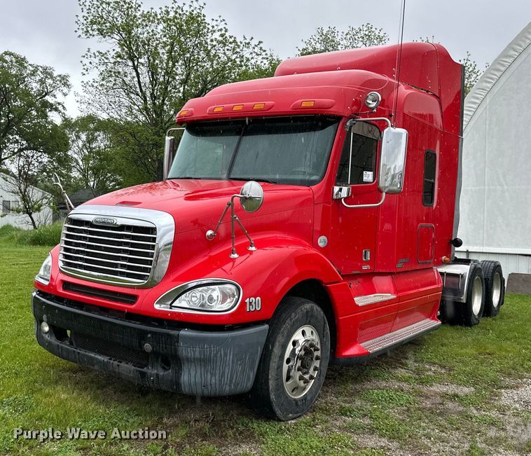 2009 Freightliner Columbia  semi truck - DO4981