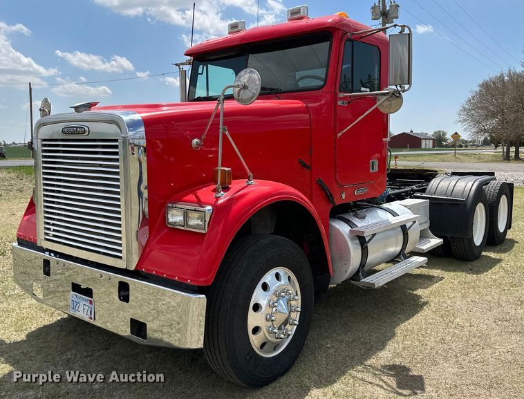 2006 Freightliner FLD120  semi truck - JJ9938