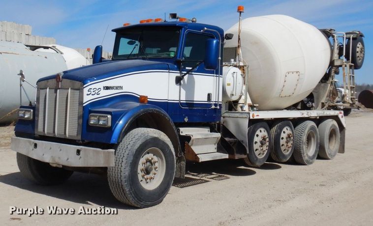 2005 Kenworth W900  ready mix truck - KU9944