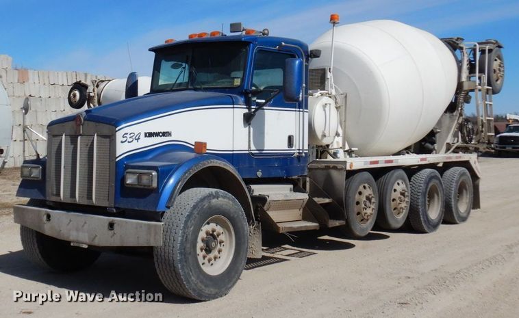 2005 Kenworth W900  ready mix truck - KU9945