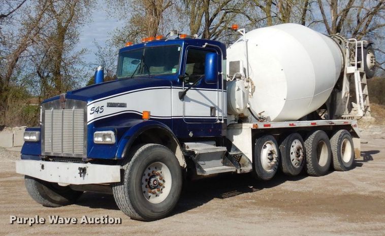 2002 Kenworth W900  ready mix truck - KU9966