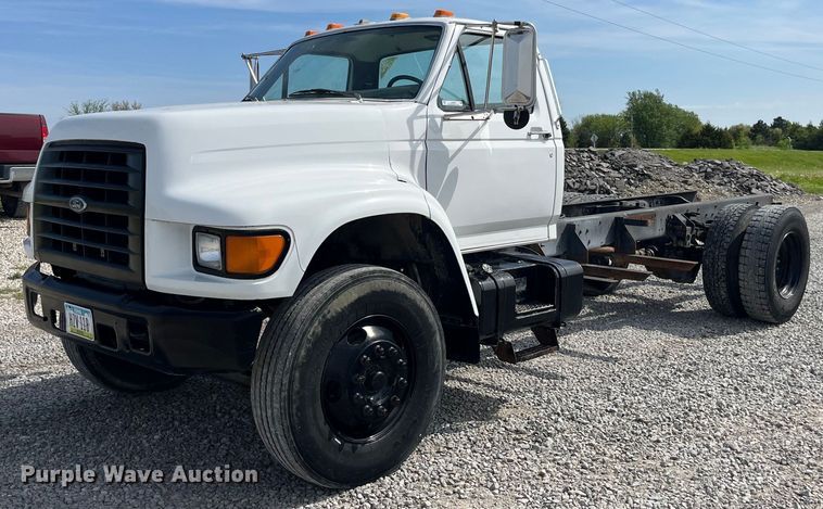 1998 Ford F700  truck cab and chassis - LA9946