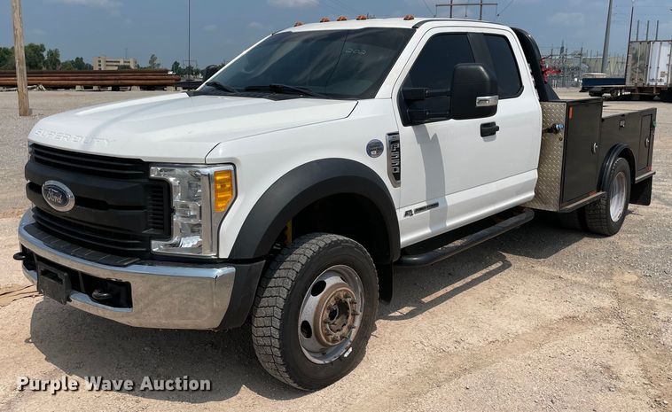 2017 Ford F550 Super Duty  SuperCab flatbed truck - DM0258
