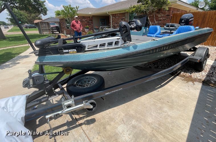 1990 Champion  boat - DN4664