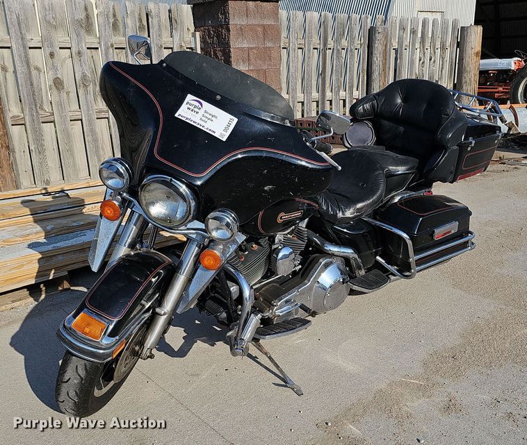 1999 Harley Davidson Electra Glide Classic  motorcycle - DO4415