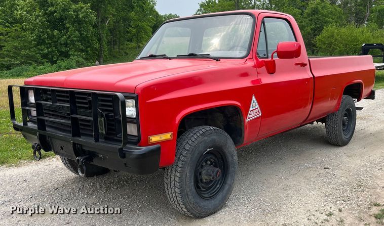1986 Chevrolet D30  pickup truck - DP0482