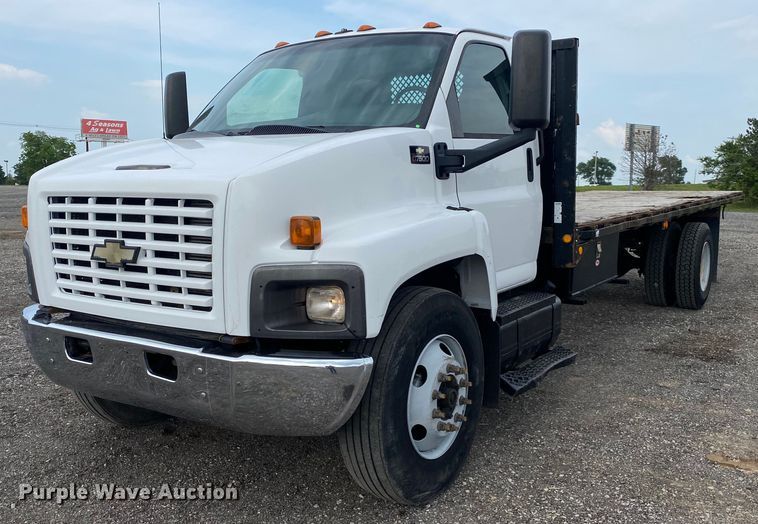 2005 Chevrolet C7500  flatbed truck - KW9257