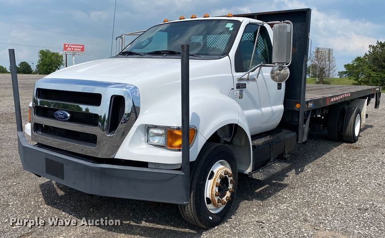 2012 Ford F650 Super Duty  flatbed truck - KW9260