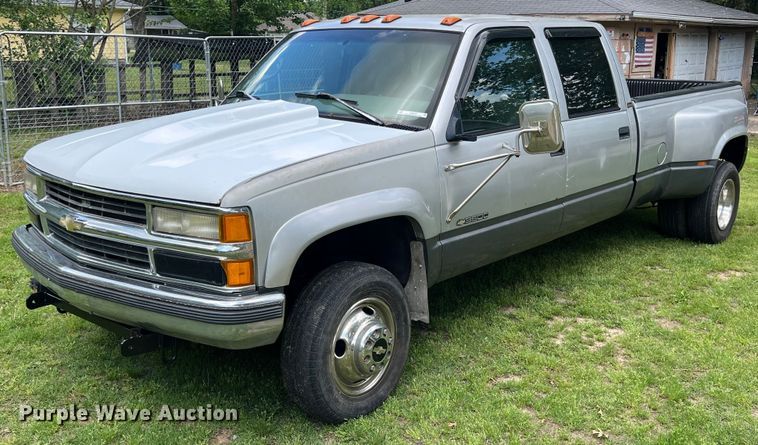 1996 Chevrolet K3500  Crew Cab pickup truck - LG9227