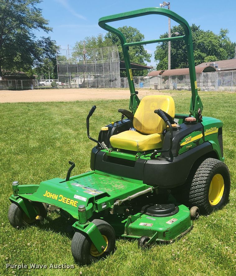 John Deere 997 Z-Trak  ZTR lawn mower - LJ9048