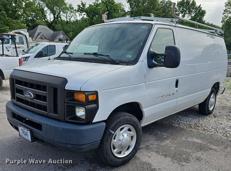 2011 Ford E150  van - LW9608