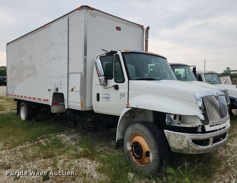 2007 International 4400  box truck - LX9616