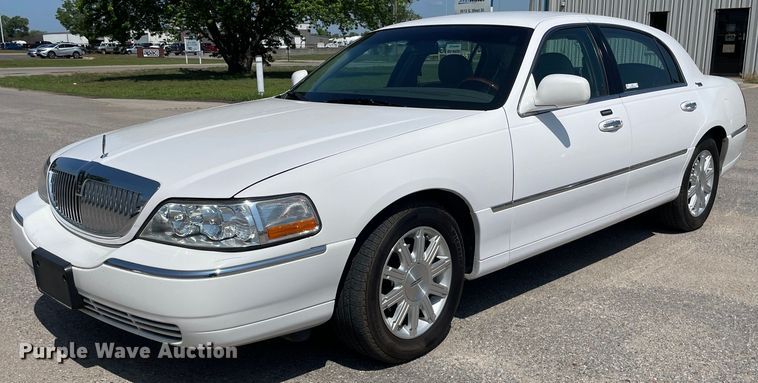 2010 Lincoln Town Car - LY9611