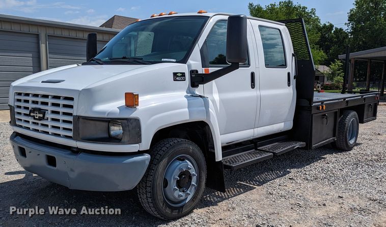 2008 Chevrolet C4500  Crew Cab flatbed truck - MX9292
