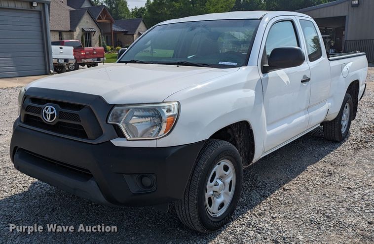 2015 Toyota Tacoma  Access Cab pickup truck - MX9314