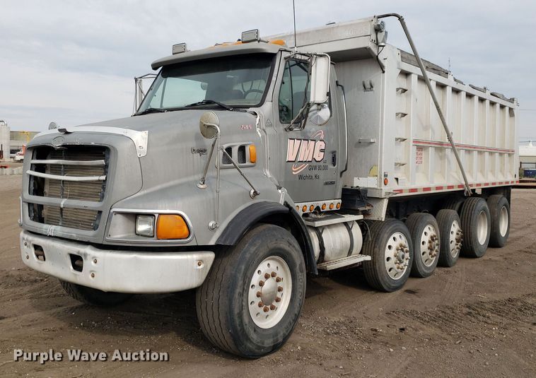 2000 Sterling L/LT9500  dump truck - DP7951