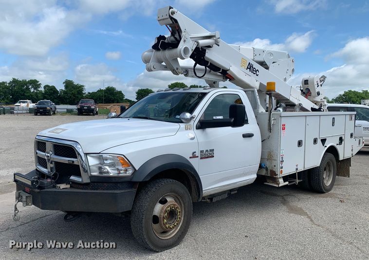 2017 Dodge Ram 5500HD  bucket truck - DP8648
