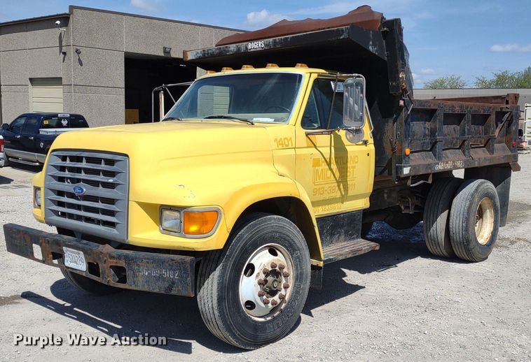 1995 Ford F800  dump truck - DQ1699