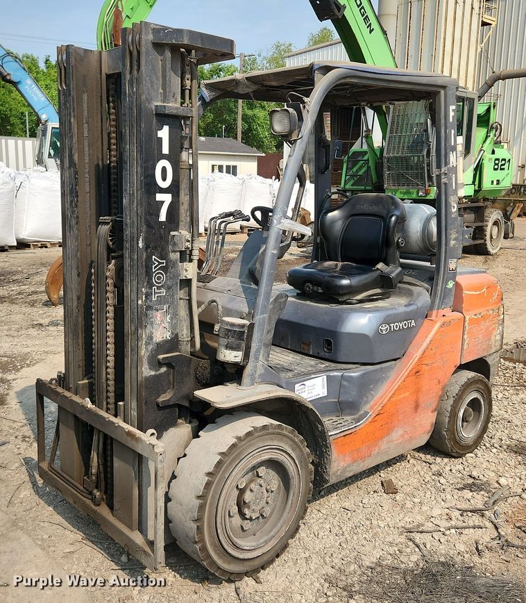 Toyota 8FGU30  forklift - DQ5398
