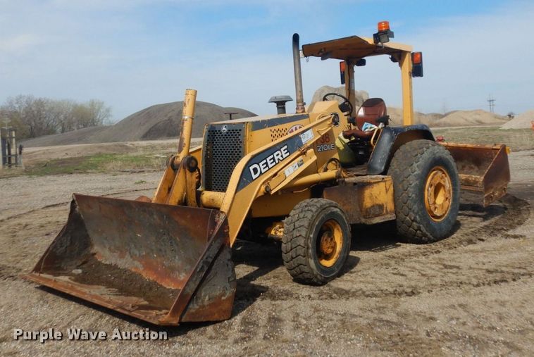 2004 John Deere 210LE  landscape tractor - DQ7319