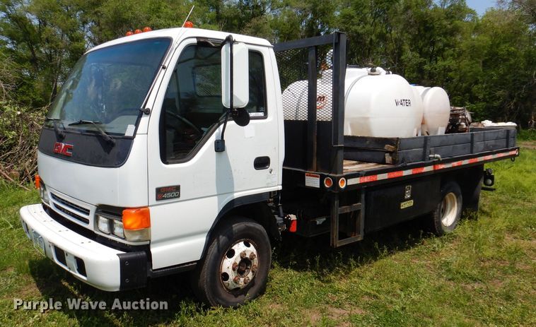 2005 GMC W4500  flatbed truck - JO9156