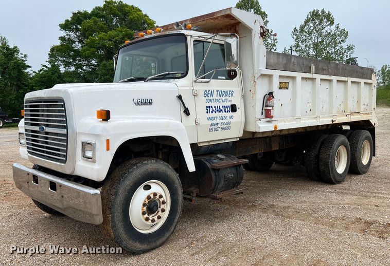 1991 Ford L8000  dump truck - LI9726