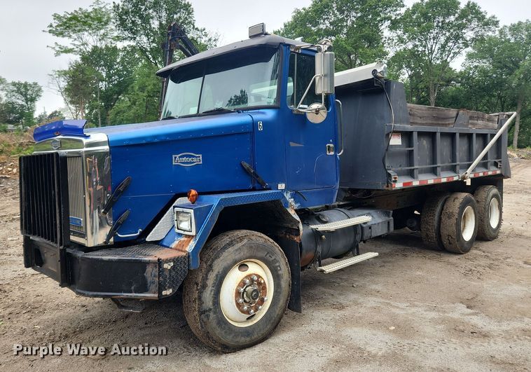 1994 White GMC Autocar  dump truck - LX9574