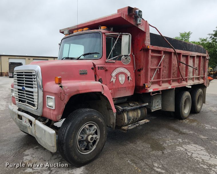 1995 Ford LNT8000  dump truck - LX9580