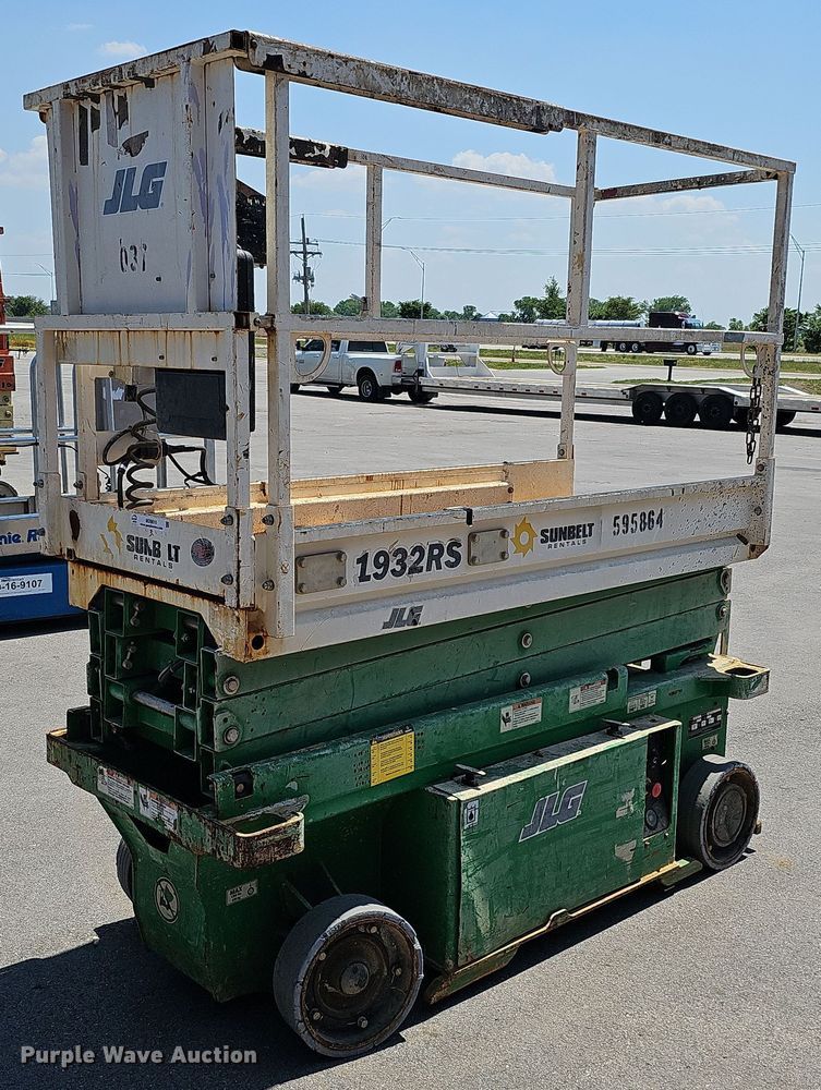 2014 JLG 1932RS  scissor lift - MD9810