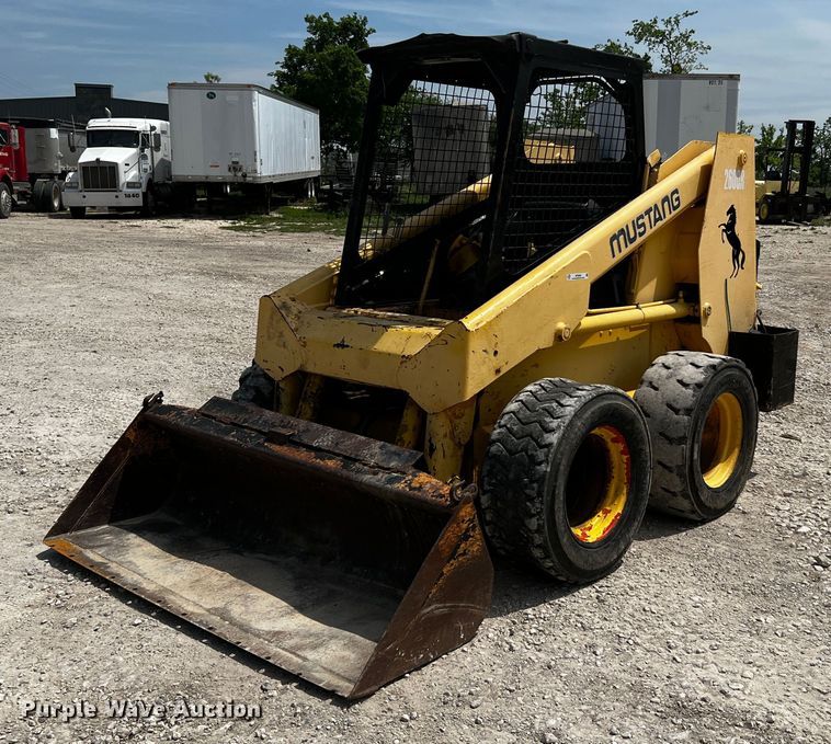 Mustang 2600R  skid steer loader - MF9904