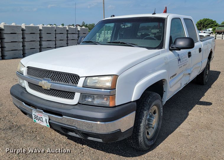 2005 Chevrolet Silverado 1500  Crew Cab pickup truck - ML9413