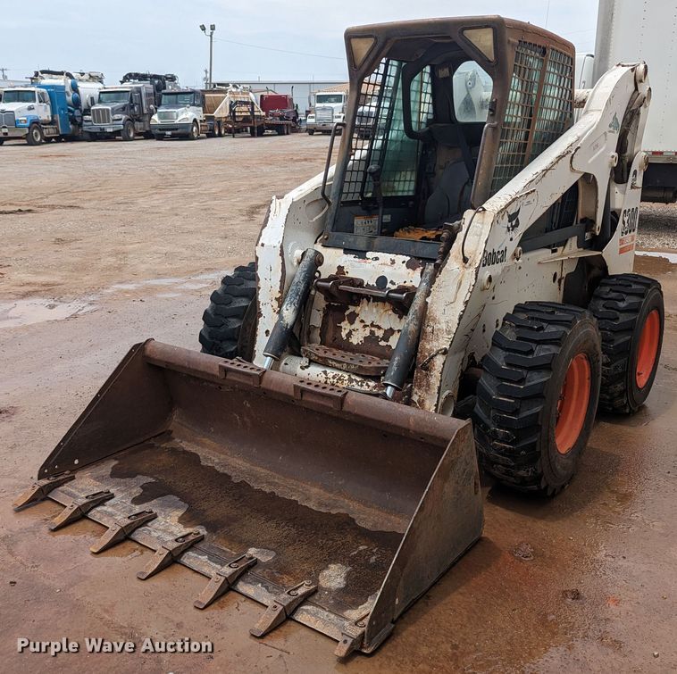 2004 Bobcat S300  skid steer loader - MY9306