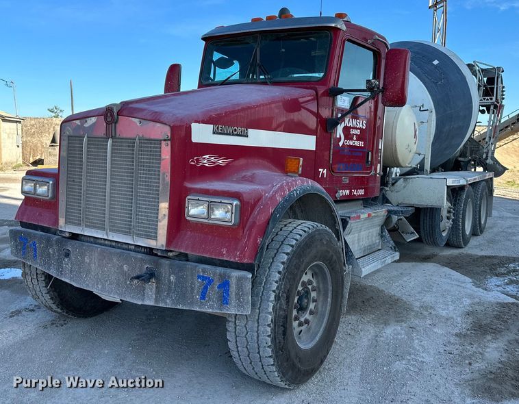 2009 Kenworth W900  ready mix truck - DO4958