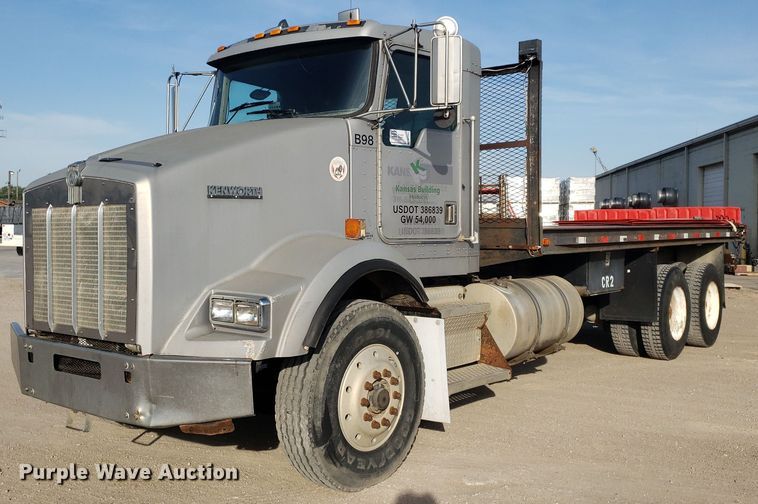 1998 Kenworth T800B  flatbed truck - DP7844