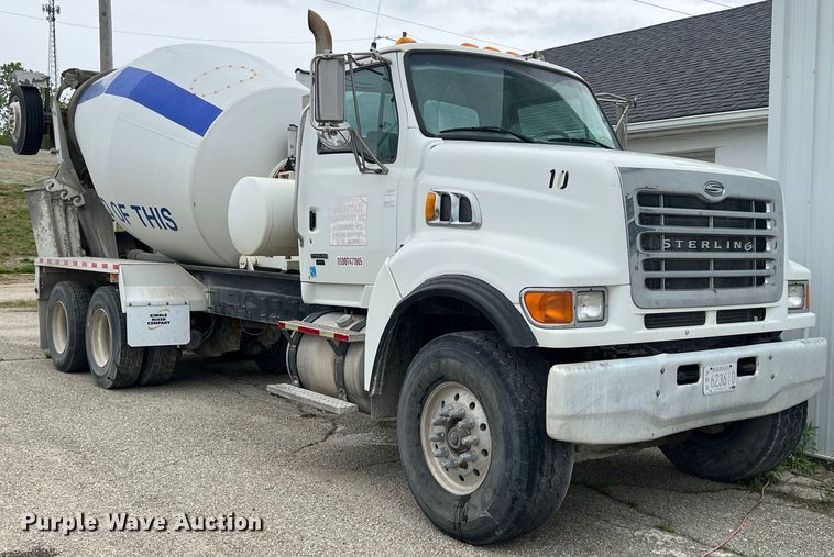 2007 Sterling L9500  ready mix truck - LG9099