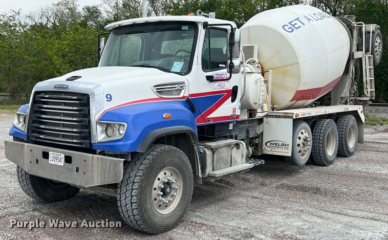 2014 Freightliner 114SD  ready mix truck - LG9102