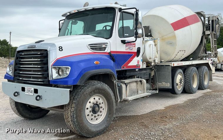2014 Freightliner 114SD  ready mix truck - LG9103