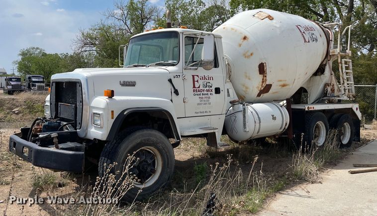 1992 Ford L8000  ready mix truck - MS9782