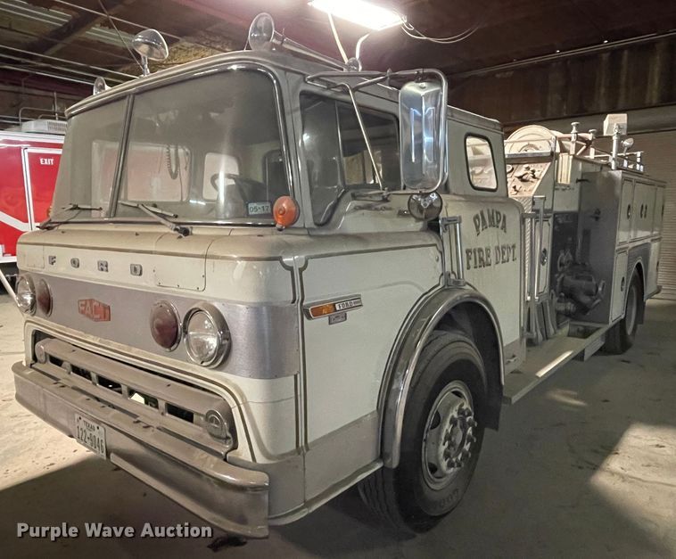1982 Ford C8000  pumper fire truck - KM9931