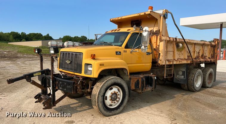 2002 Chevrolet C8500  dump truck - LI9782